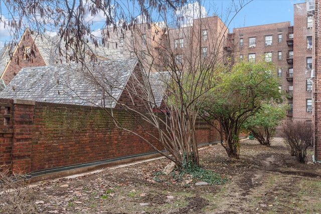 3441 85th St Apt 1H, New York City, NY 11372