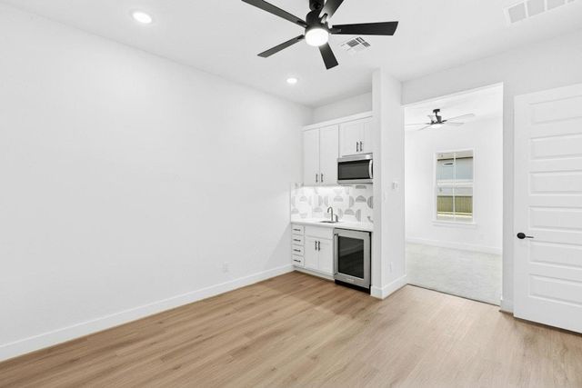 220 Reata Ridge LOOP, Liberty Hill, TX 78642