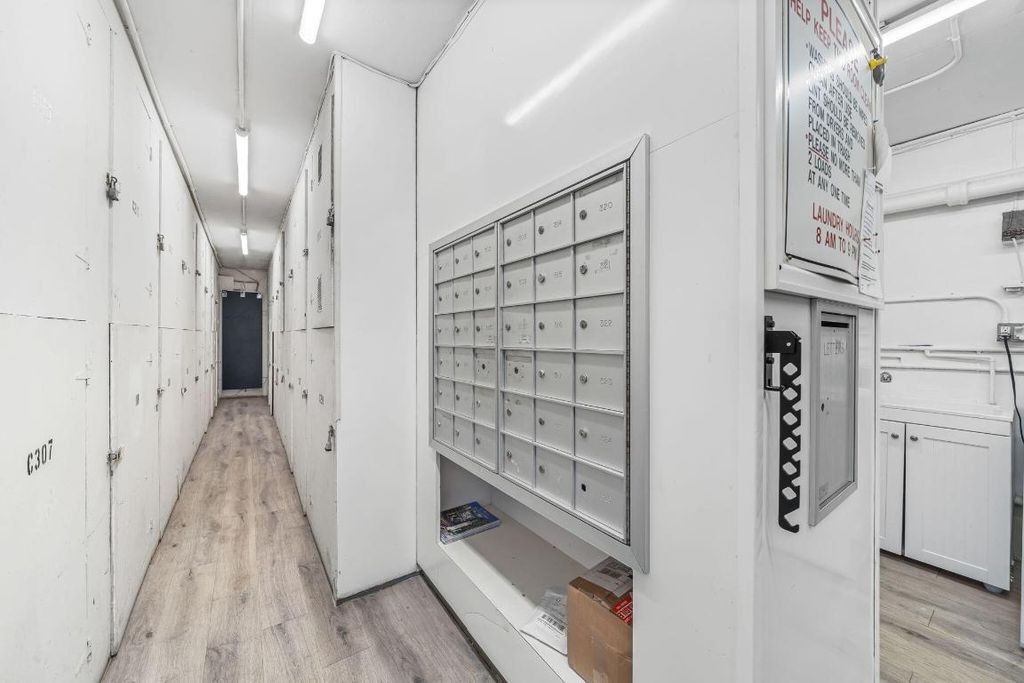 Image 19 of property listing at 2565 S Ocean Boulevard 108, Palm Beach, FL 33480