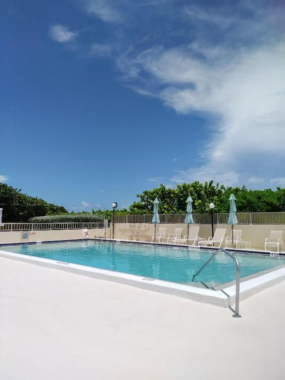 Image 27 of property listing at 2565 S Ocean Boulevard 108, Palm Beach, FL 33480