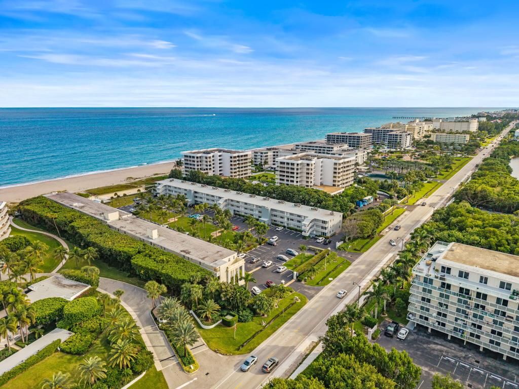Image 3 of property listing at 2565 S Ocean Boulevard 108, Palm Beach, FL 33480