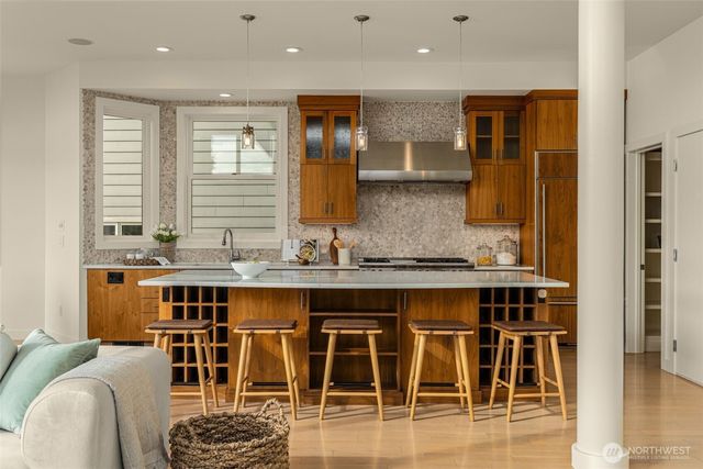 6007 Hazelwood Lane SE, Bellevue, WA 98006