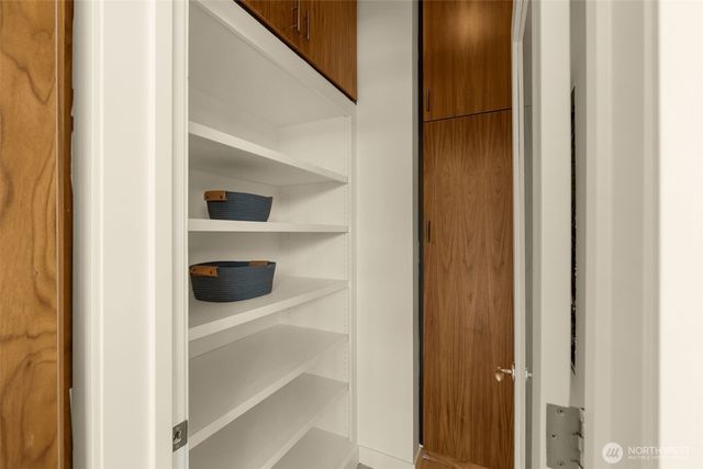 6007 Hazelwood Lane SE, Bellevue, WA 98006