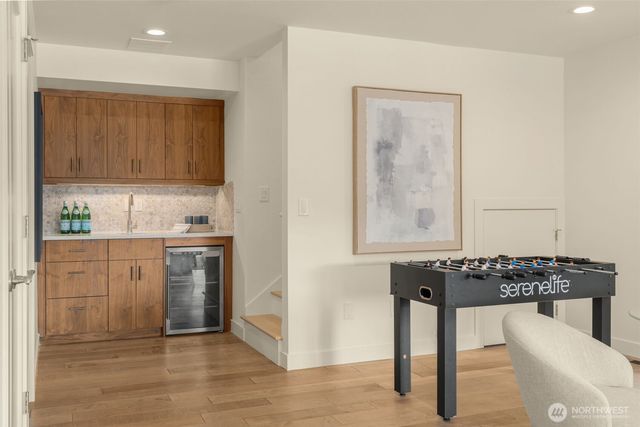 6007 Hazelwood Lane SE, Bellevue, WA 98006