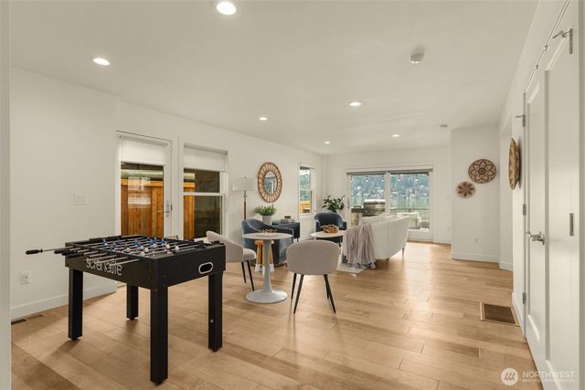 6007 Hazelwood Lane SE, Bellevue, WA 98006