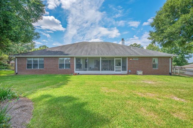 5863 Hunting Meadows Drive, Crestview, FL 32536