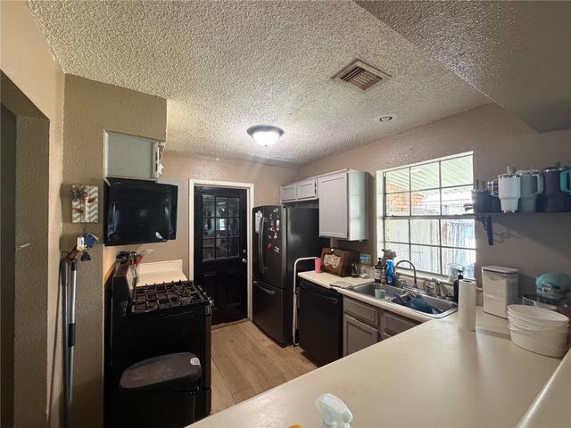 9810 Brookview Drive, La Porte, TX 77571