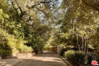 1372 Benedict Canyon Drive, Los Angeles, CA 90210