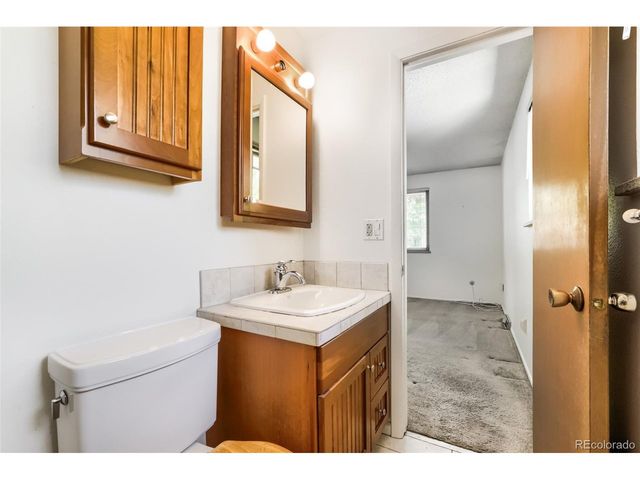 2190 S Flower St, Lakewood, CO 80227