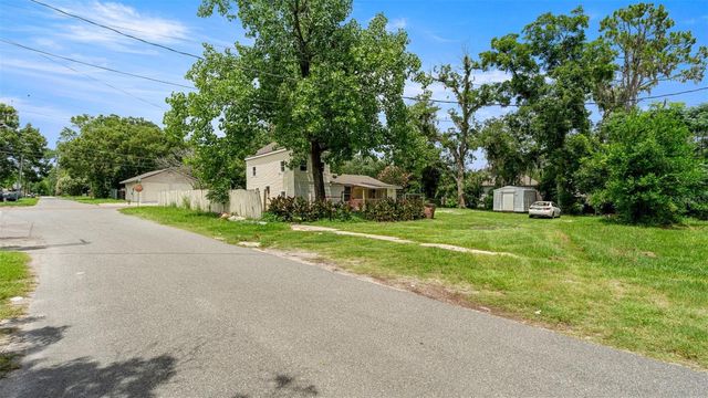 10107 S DIVISION AVENUE, Hampton, FL 32044