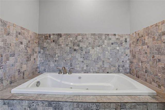 585 East Avenue, Burrillville, RI 02830