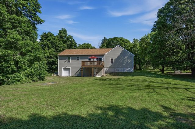 585 East Avenue, Burrillville, RI 02830
