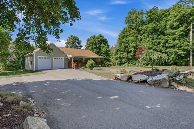 585 East Avenue, Burrillville, RI 02830