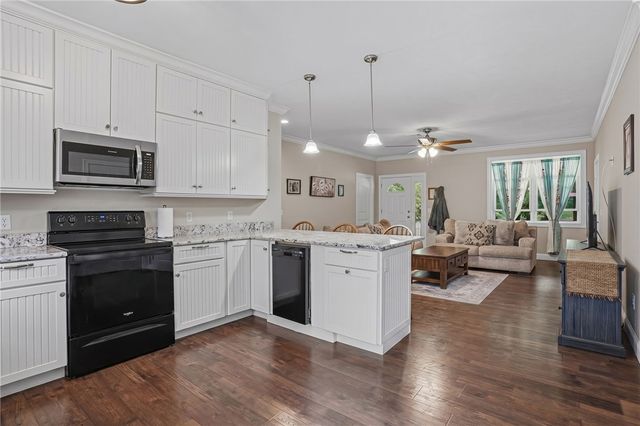 585 East Avenue, Burrillville, RI 02830
