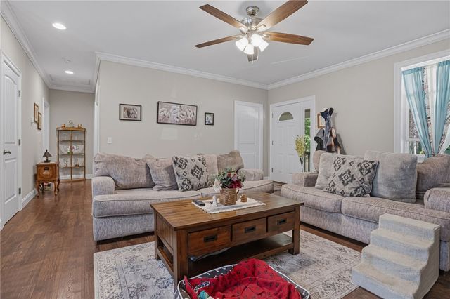 585 East Avenue, Burrillville, RI 02830