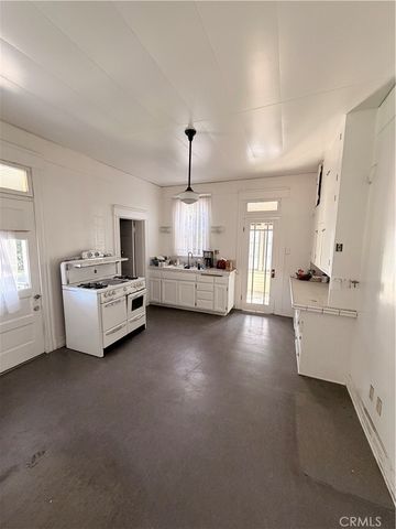 255 E Pasadena, Pomona, CA 91767