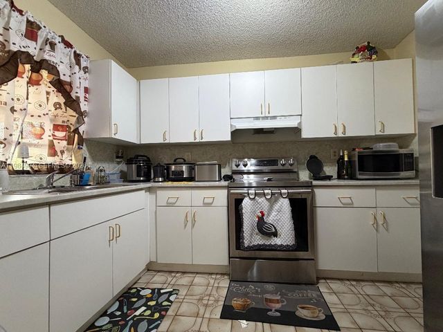 15331 SW 303rd St, Homestead, FL 33033