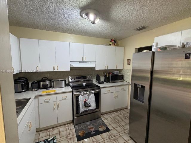 15331 SW 303rd St, Homestead, FL 33033