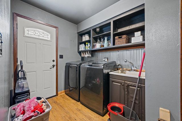 W220N2612 Maplewood LANE, Waukesha, WI 53186