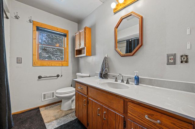 W220N2612 Maplewood LANE, Waukesha, WI 53186