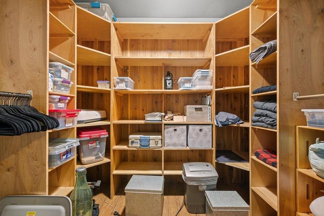 W220N2612 Maplewood LANE, Waukesha, WI 53186