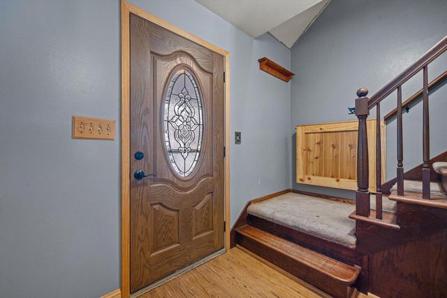 W220N2612 Maplewood LANE, Waukesha, WI 53186