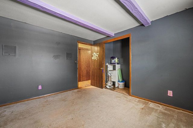 W220N2612 Maplewood LANE, Waukesha, WI 53186