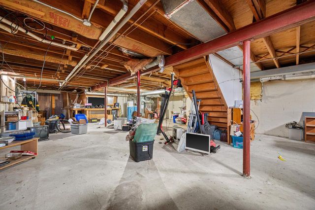 W220N2612 Maplewood LANE, Waukesha, WI 53186