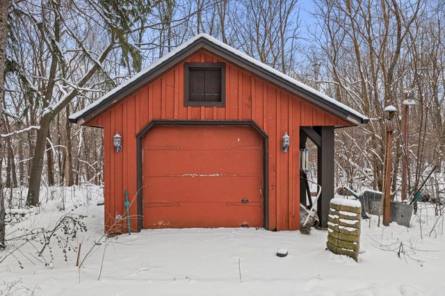 W220N2612 Maplewood LANE, Waukesha, WI 53186