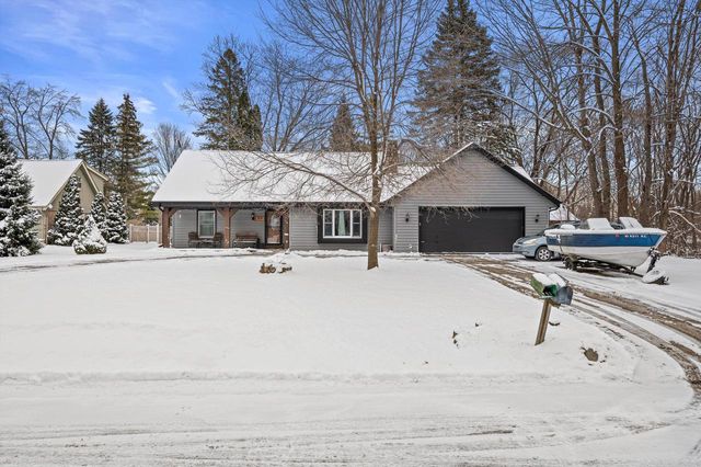 W220N2612 Maplewood LANE, Waukesha, WI 53186