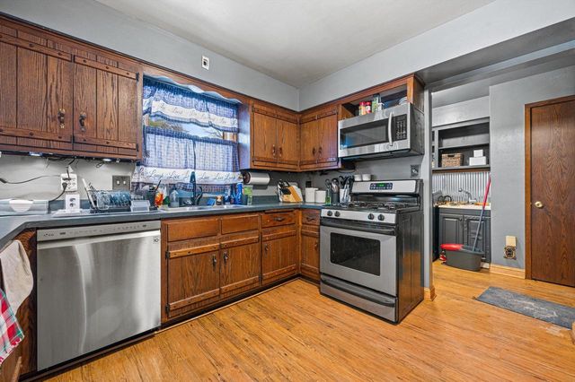 W220N2612 Maplewood LANE, Waukesha, WI 53186