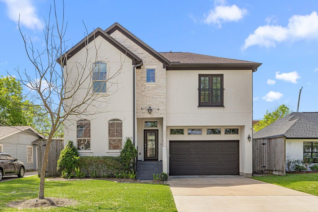 Image 1 of property listing at 5119 Locust Street, Bellaire, TX 77401