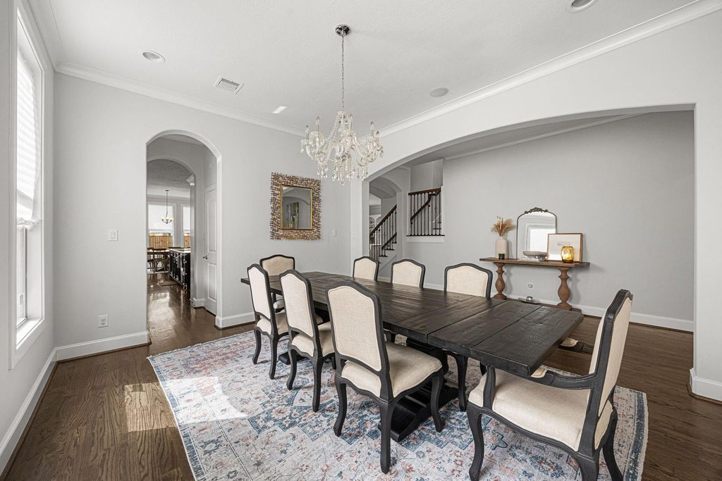Image 13 of property listing at 5119 Locust Street, Bellaire, TX 77401