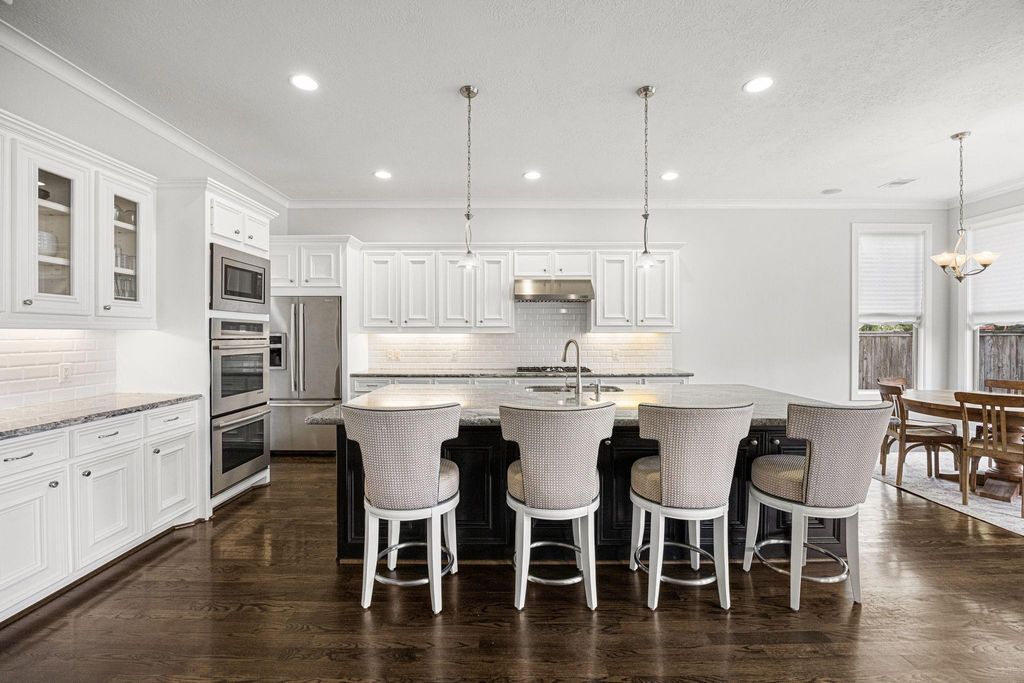 Image 20 of property listing at 5119 Locust Street, Bellaire, TX 77401