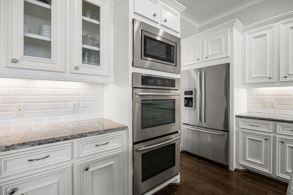 Image 21 of property listing at 5119 Locust Street, Bellaire, TX 77401