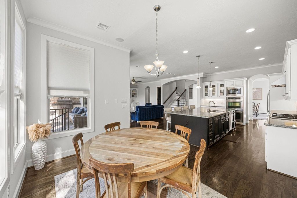Image 23 of property listing at 5119 Locust Street, Bellaire, TX 77401