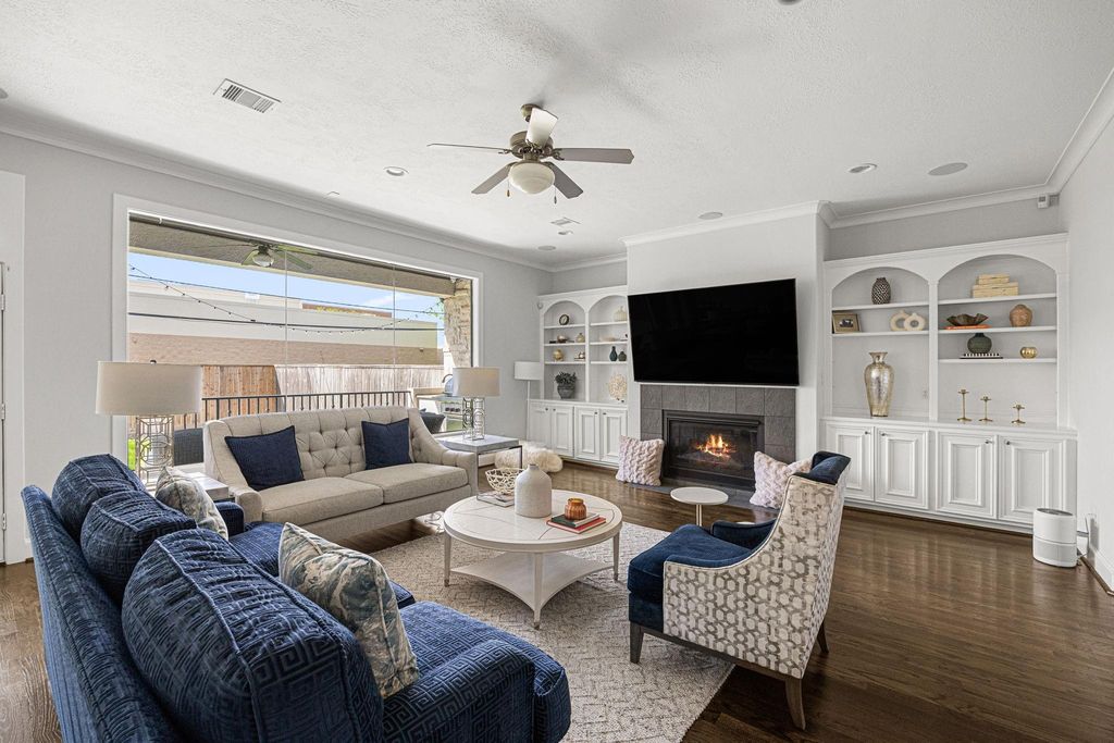 Image 24 of property listing at 5119 Locust Street, Bellaire, TX 77401