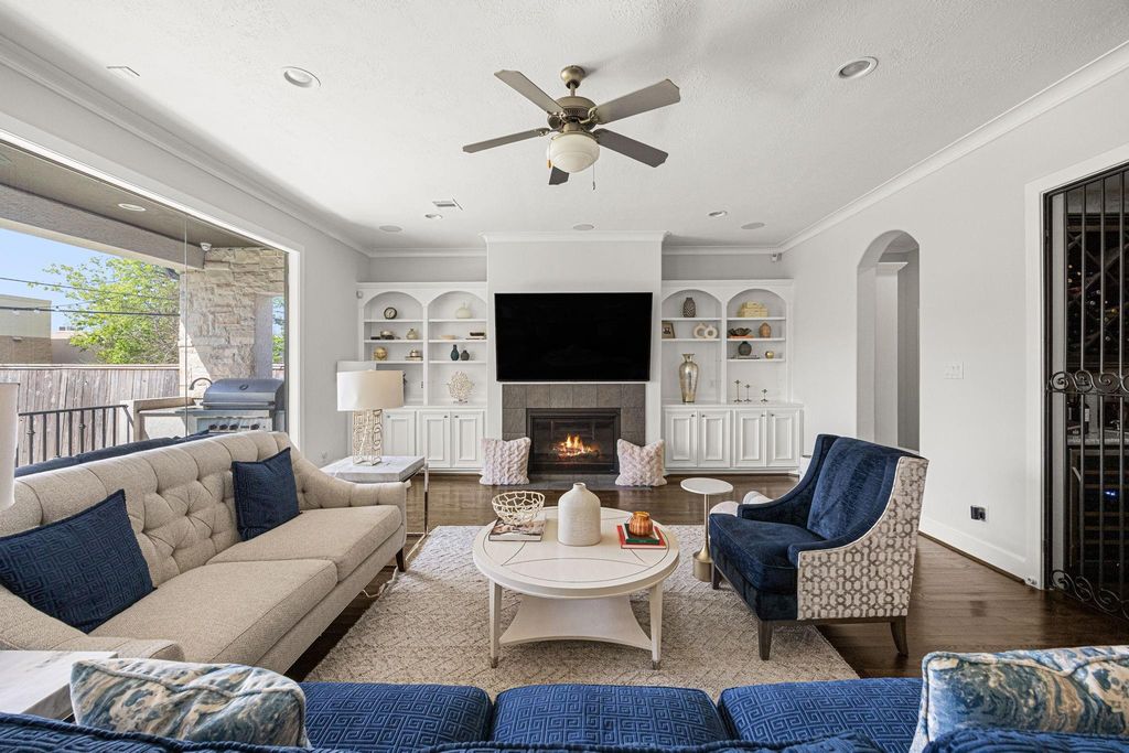 Image 25 of property listing at 5119 Locust Street, Bellaire, TX 77401
