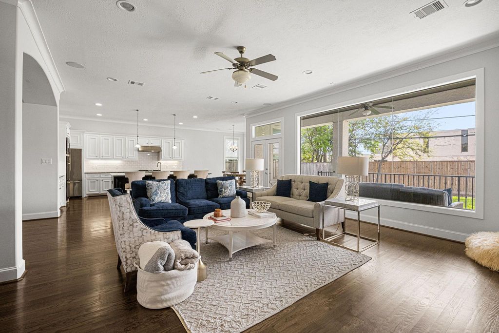 Image 26 of property listing at 5119 Locust Street, Bellaire, TX 77401