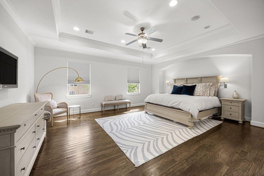 Image 28 of property listing at 5119 Locust Street, Bellaire, TX 77401