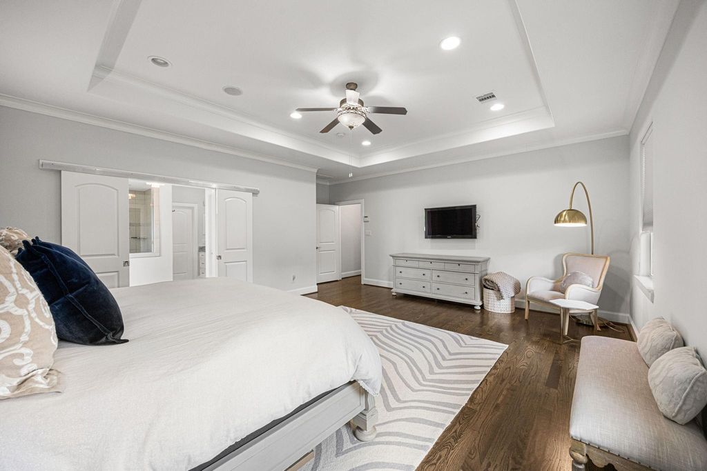 Image 29 of property listing at 5119 Locust Street, Bellaire, TX 77401