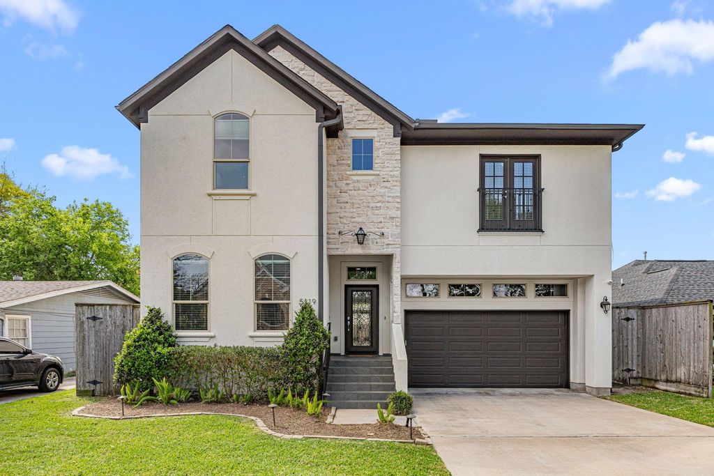 Image 3 of property listing at 5119 Locust Street, Bellaire, TX 77401
