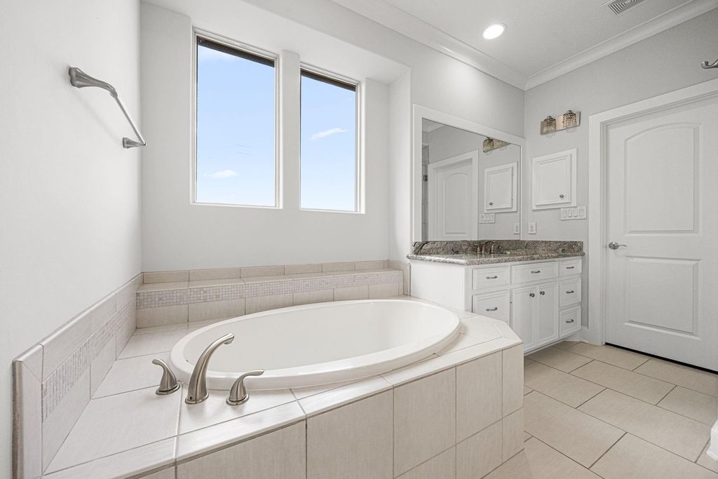 Image 31 of property listing at 5119 Locust Street, Bellaire, TX 77401
