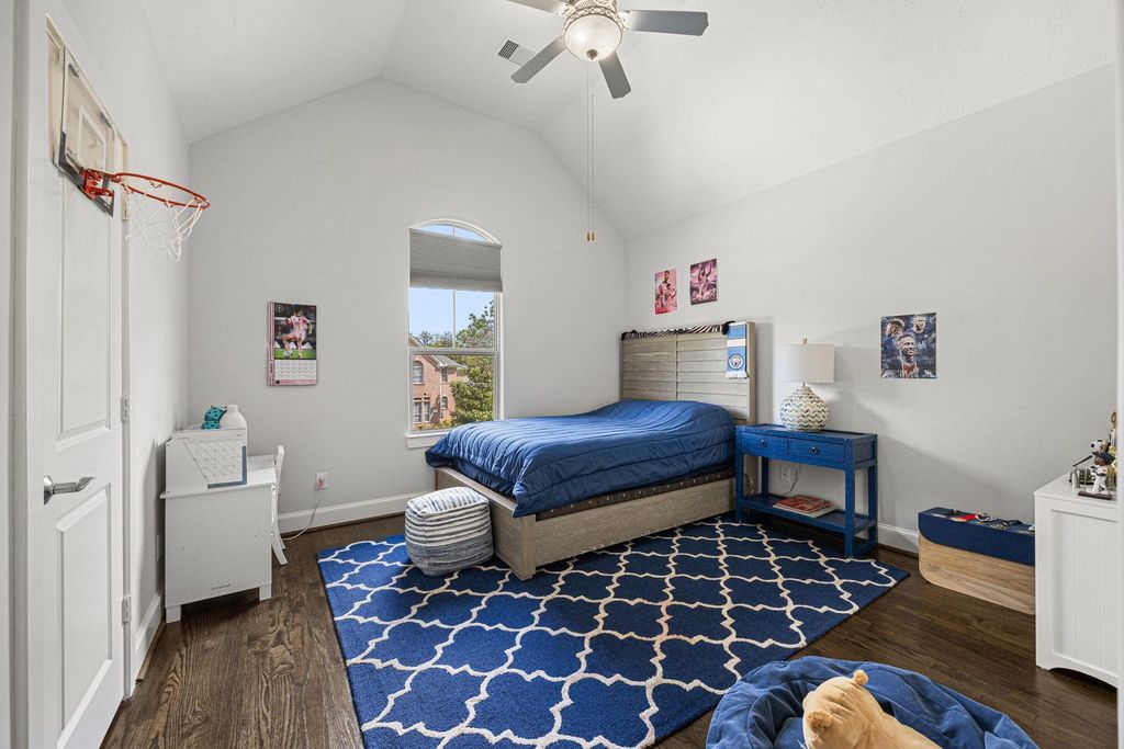 Image 34 of property listing at 5119 Locust Street, Bellaire, TX 77401