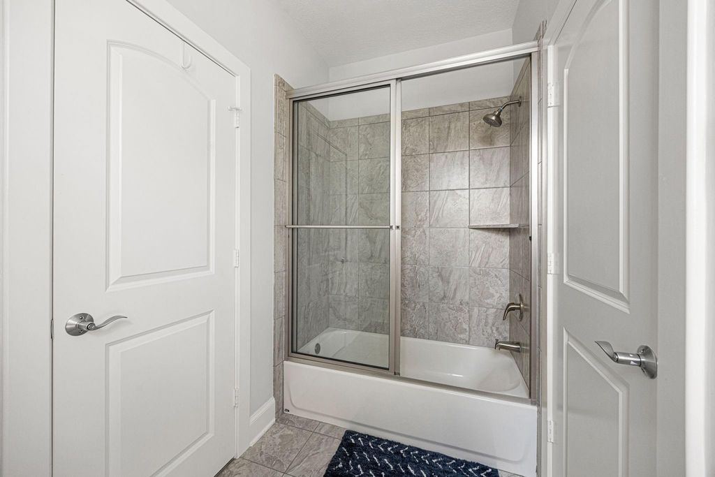 Image 37 of property listing at 5119 Locust Street, Bellaire, TX 77401