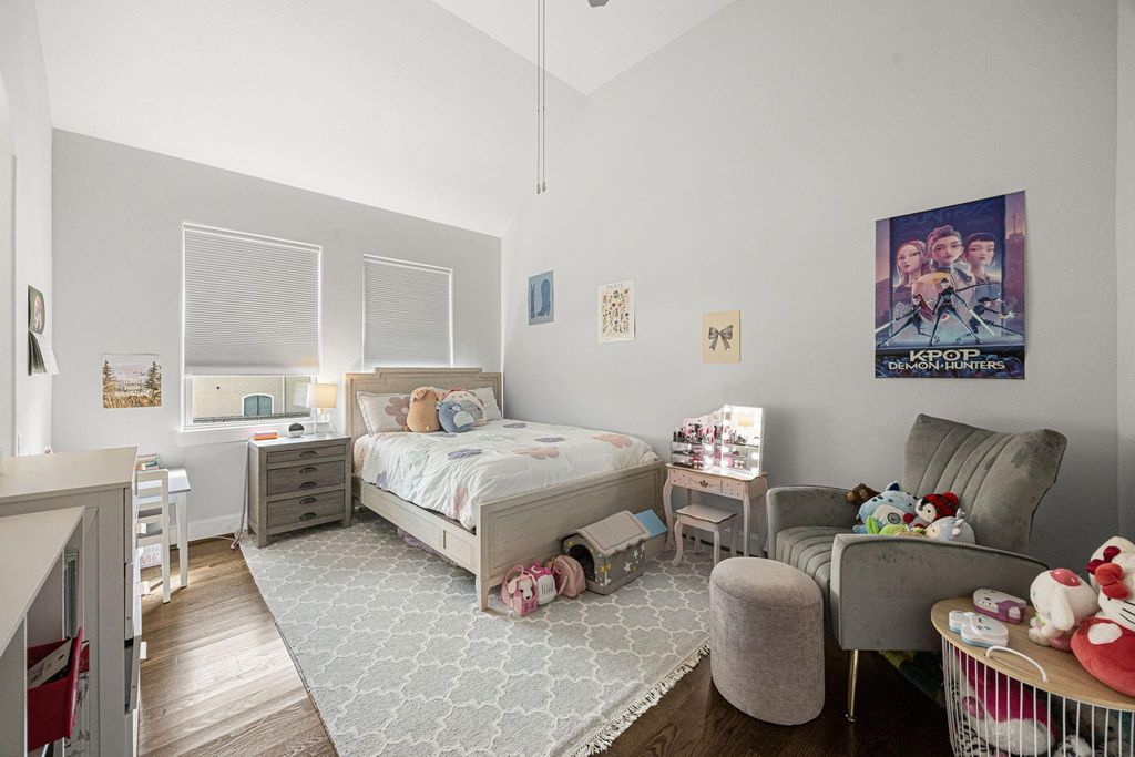 Image 38 of property listing at 5119 Locust Street, Bellaire, TX 77401