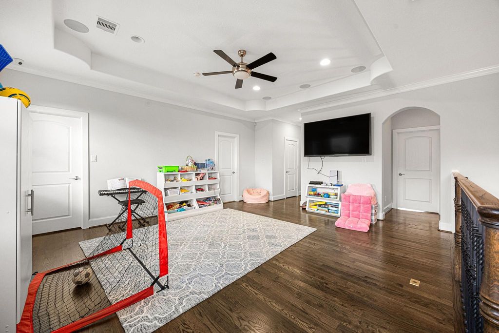 Image 39 of property listing at 5119 Locust Street, Bellaire, TX 77401