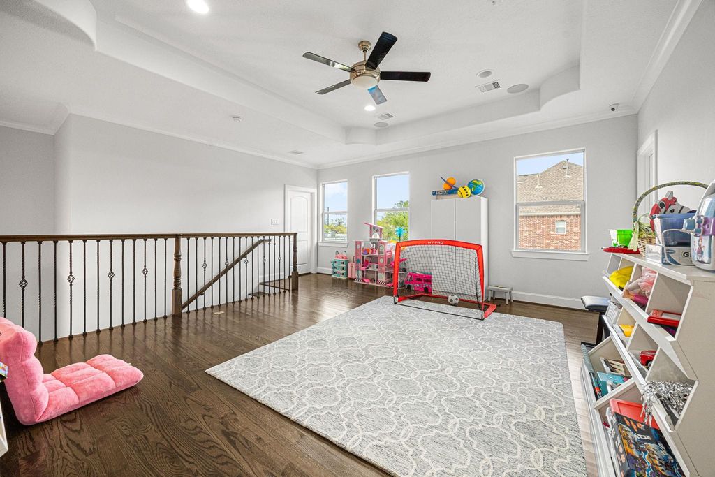 Image 40 of property listing at 5119 Locust Street, Bellaire, TX 77401