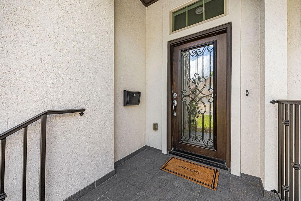 Image 5 of property listing at 5119 Locust Street, Bellaire, TX 77401
