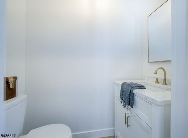 5 Ravine Dr, Andover Twp., NJ 07860